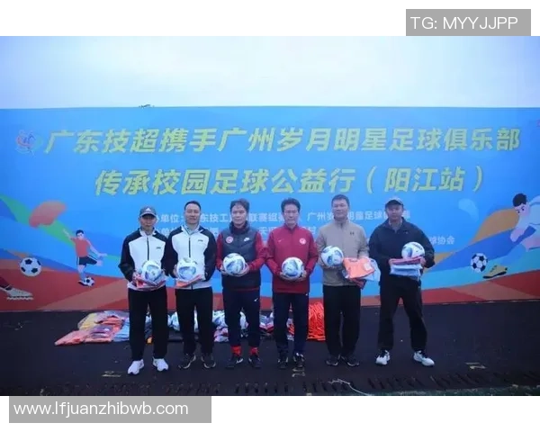 追光少年的绿茵梦想在夕阳下延伸成永不止息的传奇背影 追光少年的绿茵梦想在夕阳下延伸成永不止息的传奇背影